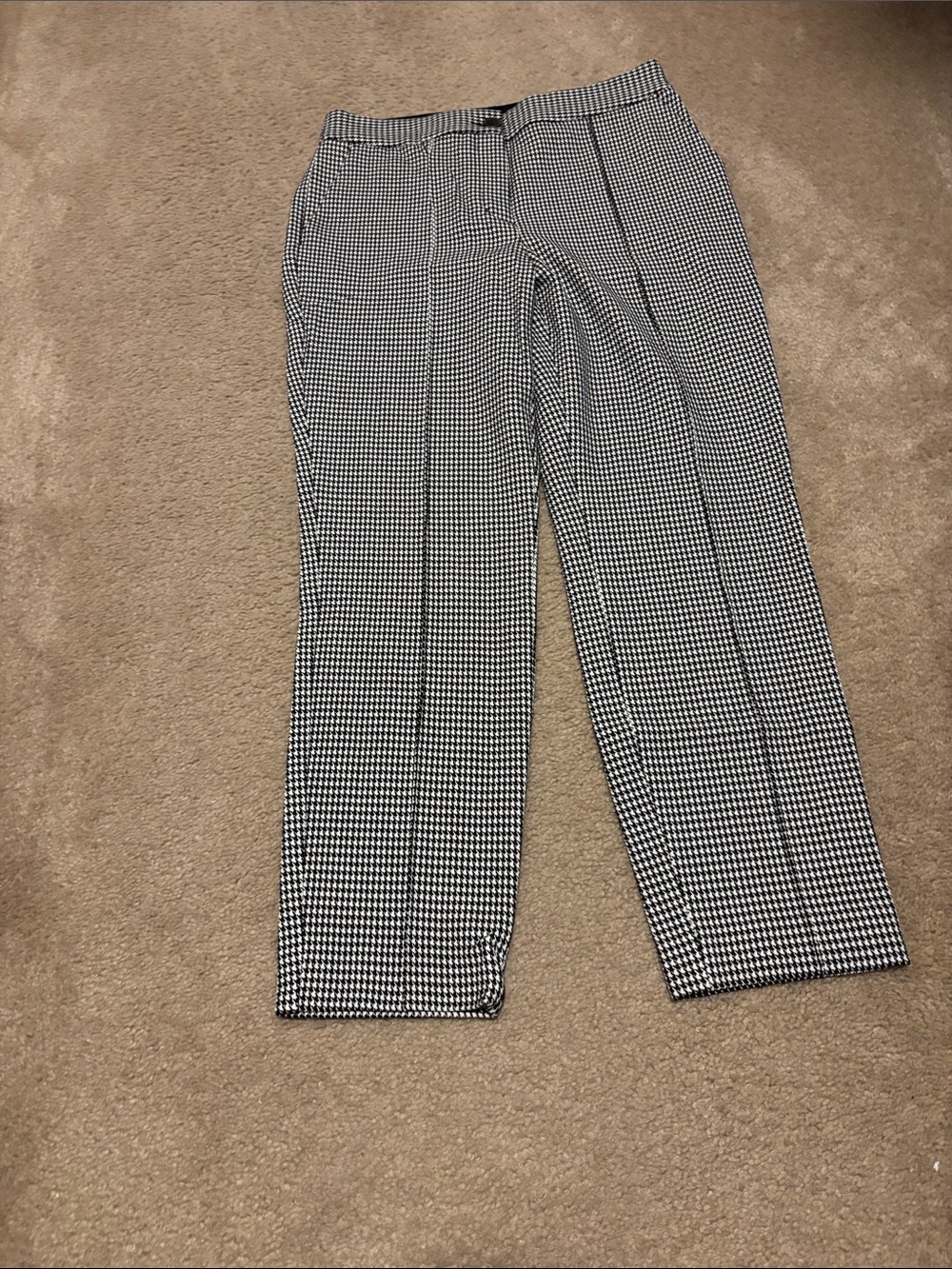 Express Black and White Houndstooth Cropped Dress Pants